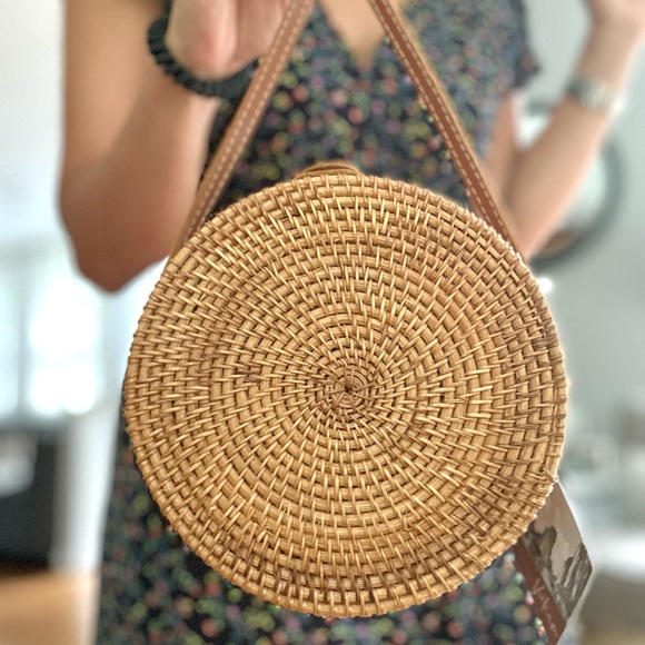 NWT Handwoven artisanal Rattan Round Bag - Picture 6 of 9
